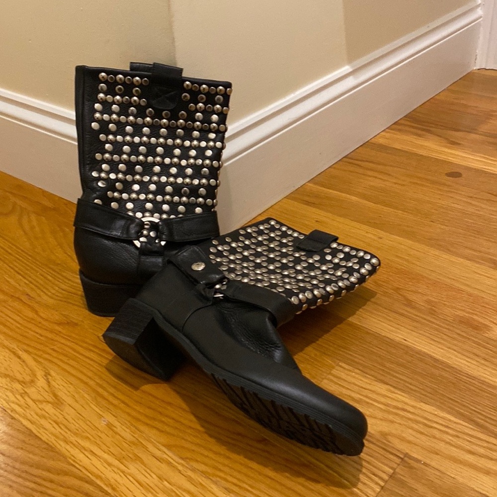 Flash Sale** Stuart Weitzman Studded Moto Boots